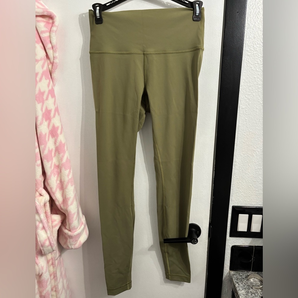 Lululemon Olive Green wunder train 28”Leggings